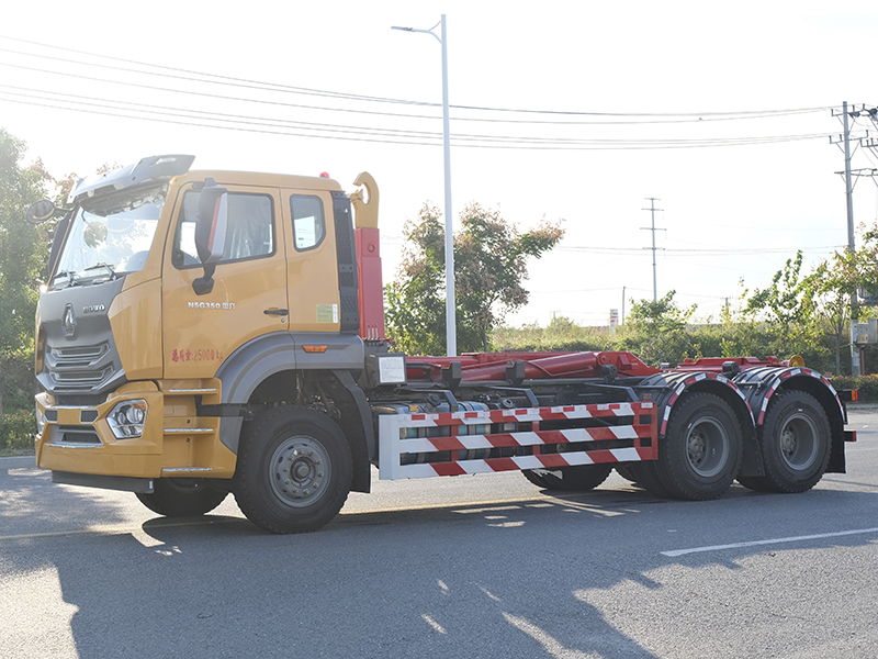 重汽浩瀚后雙橋18方勾臂垃圾車(chē)