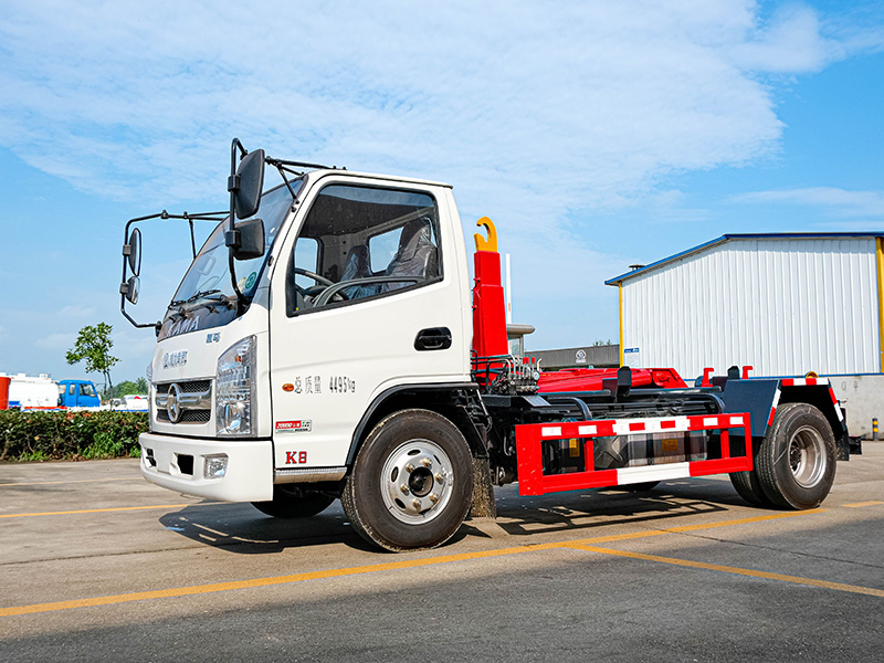 藍(lán)牌凱馬建筑勾臂垃圾車(chē)